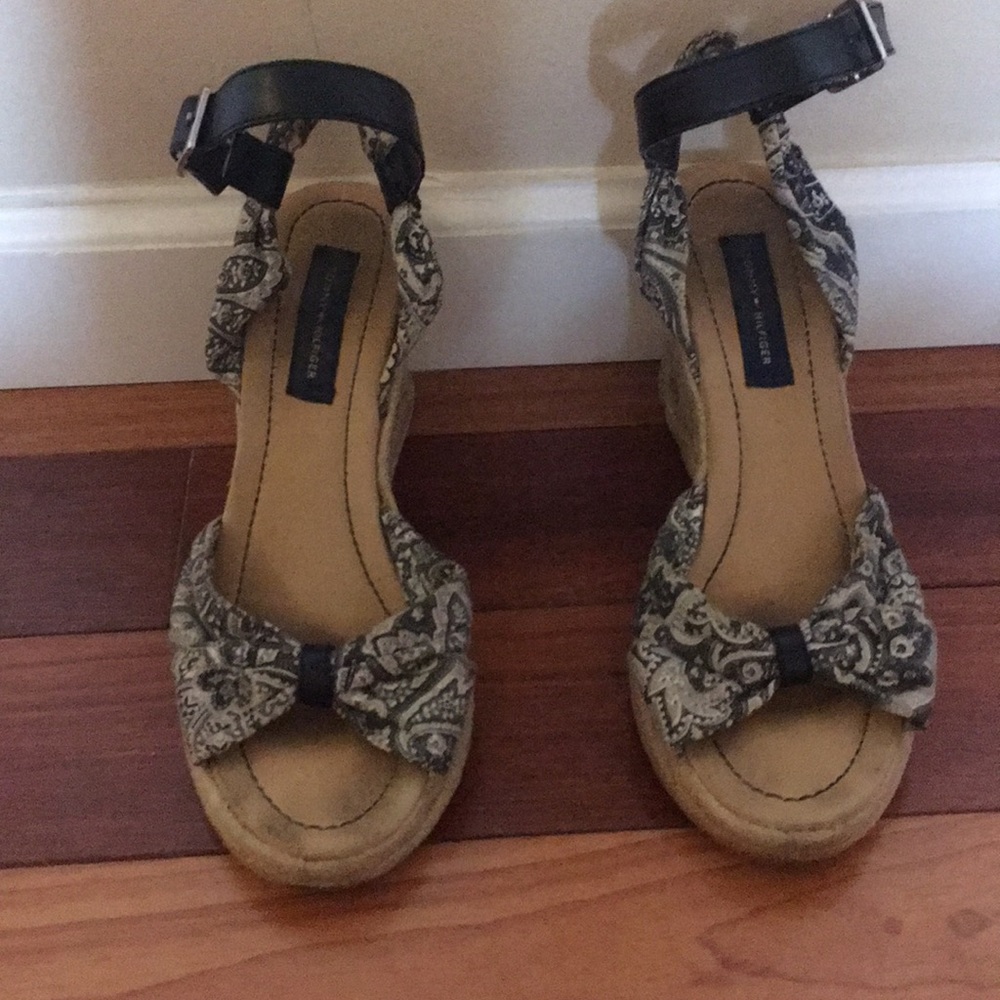 Summer black and white wedges